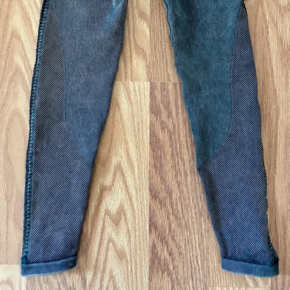 OFFLINE by AERIE 7/8 Hi-Rise LEGGING With Braided Sides Size SMALL - Picture 10 of 12